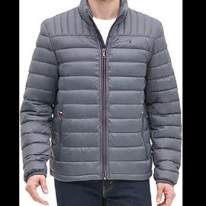 Packable puffer jacket